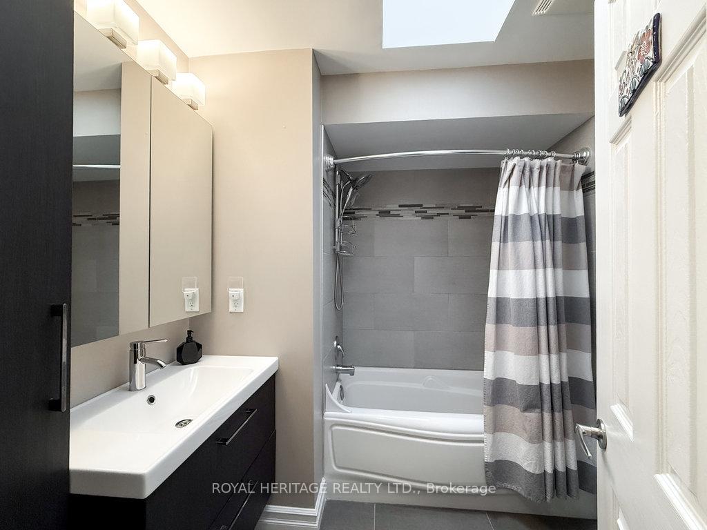 Photo 32 of 8 Bedell Crescent, Whitby, Rolling Acres — HOMEH