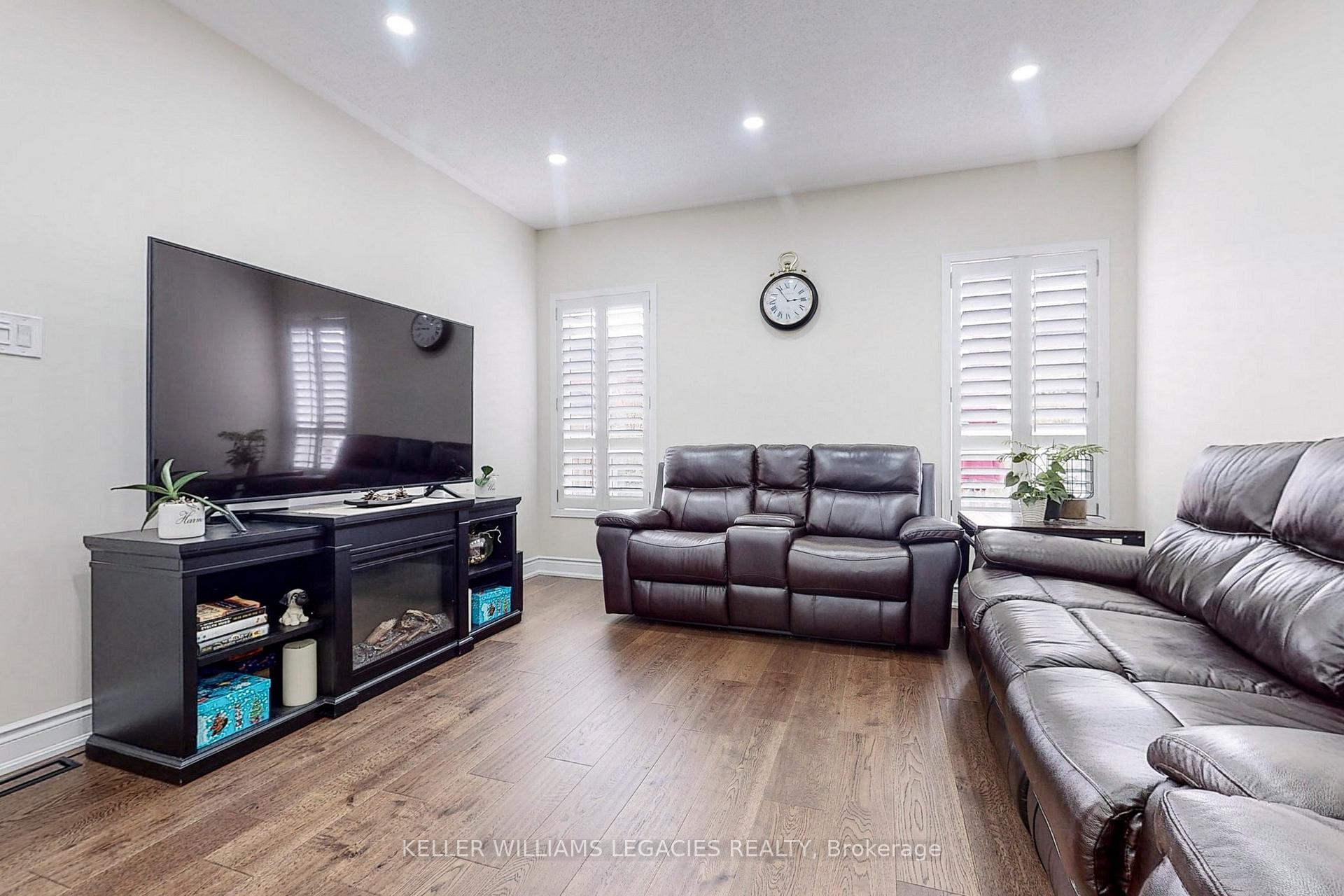 Photo 18 of 56 Camino Drive, Vaughan, Vellore Village — HOMEH