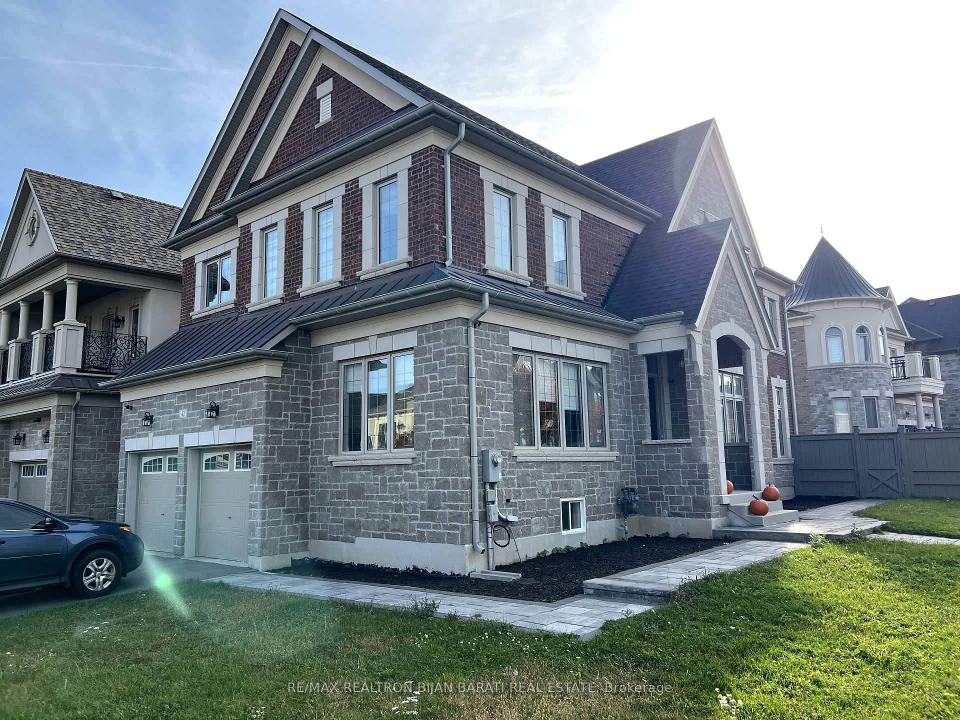 Photo 2 of 42 Hurst Avenue, Vaughan, Patterson — HOMEH