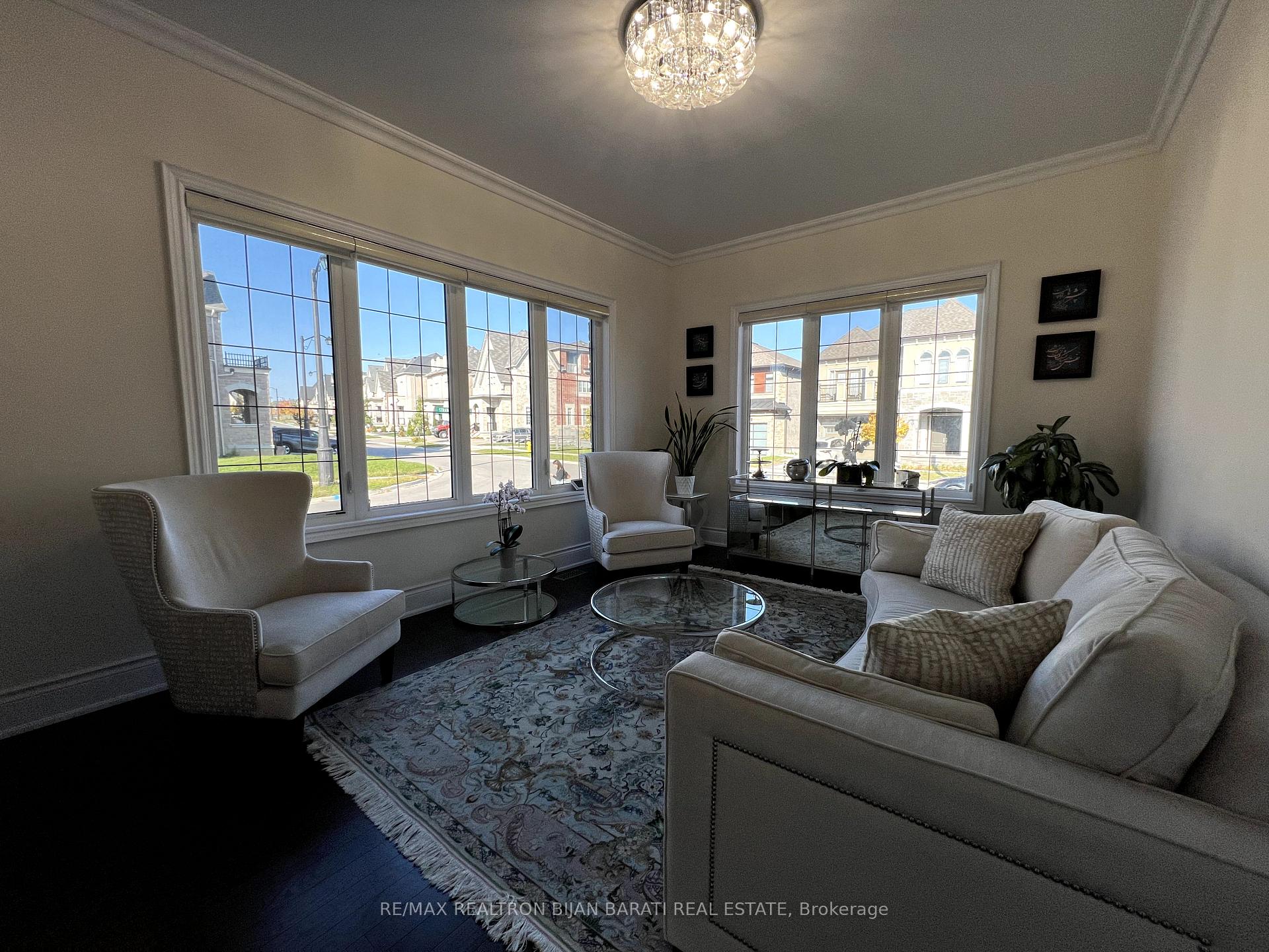 Photo 4 of 42 Hurst Avenue, Vaughan, Patterson — HOMEH