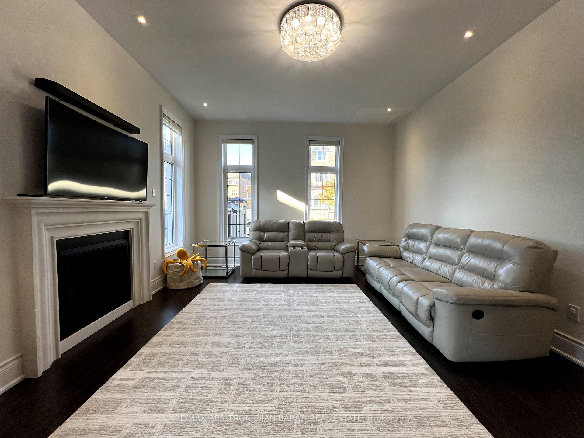 Photo 7 of 42 Hurst Avenue, Vaughan, Patterson — HOMEH