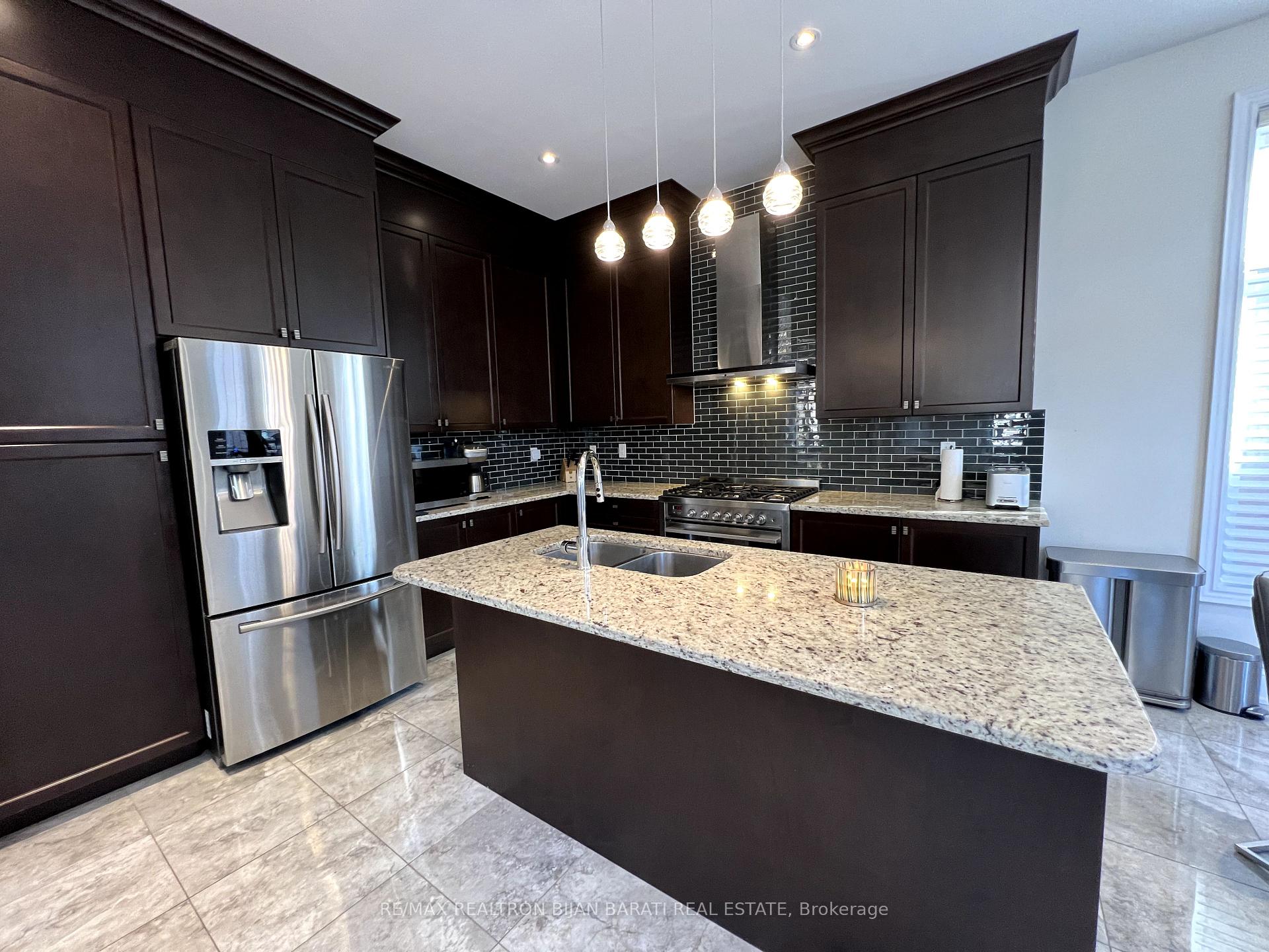 Photo 11 of 42 Hurst Avenue, Vaughan, Patterson — HOMEH