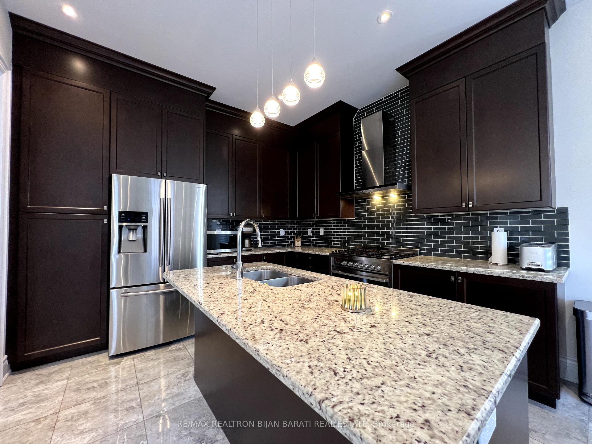 Photo 13 of 42 Hurst Avenue, Vaughan, Patterson — HOMEH