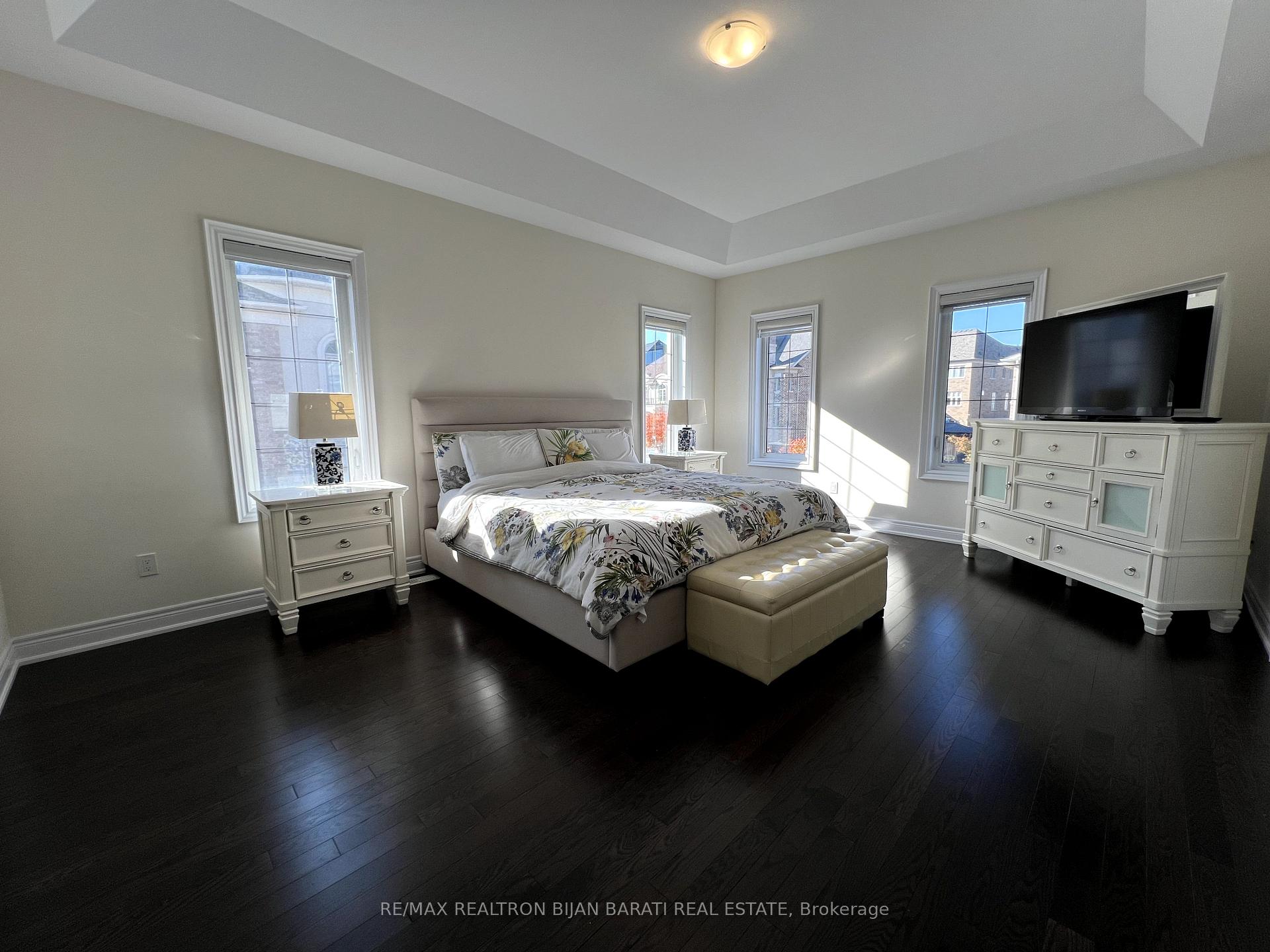 Photo 16 of 42 Hurst Avenue, Vaughan, Patterson — HOMEH