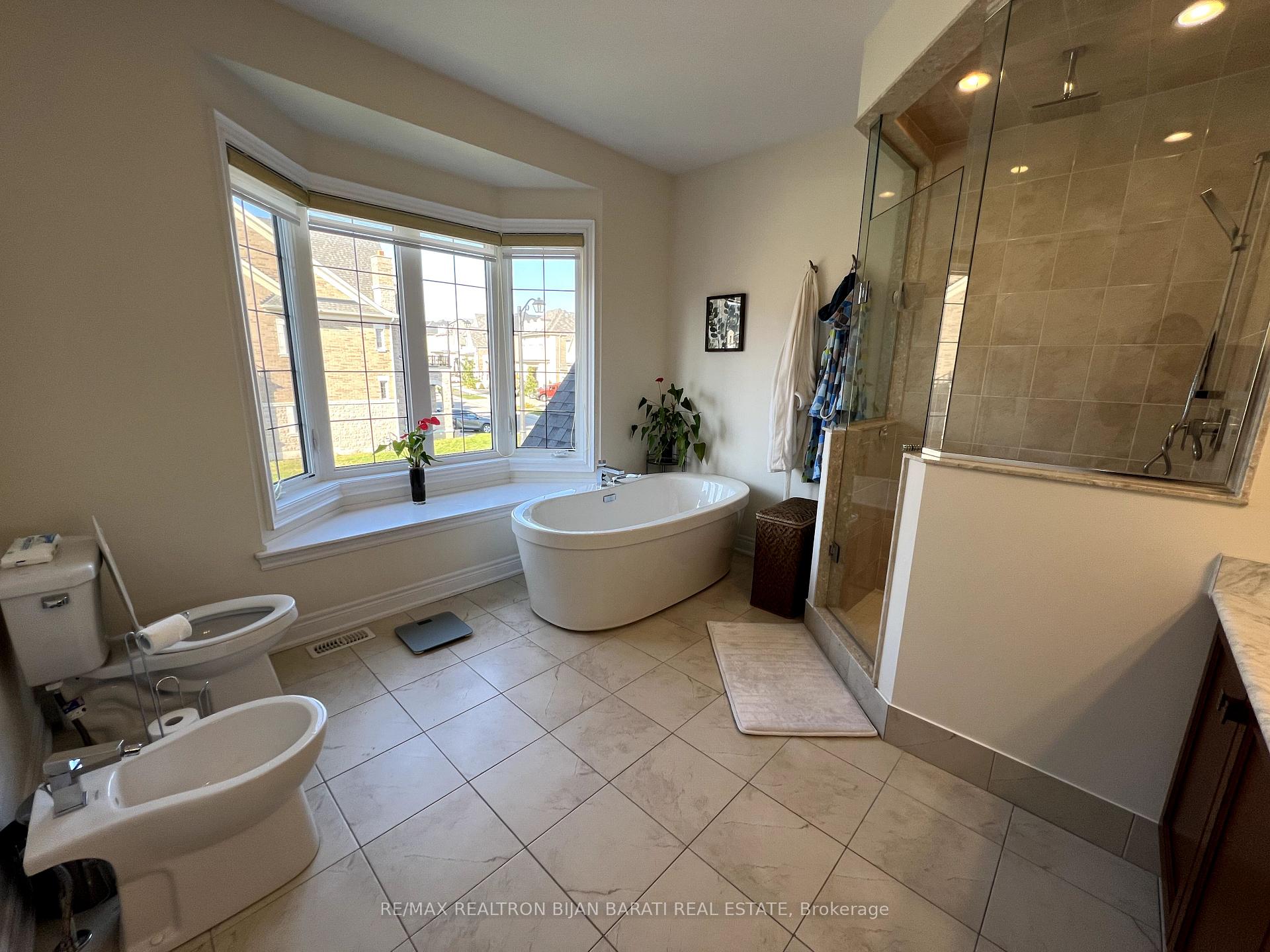 Photo 19 of 42 Hurst Avenue, Vaughan, Patterson — HOMEH