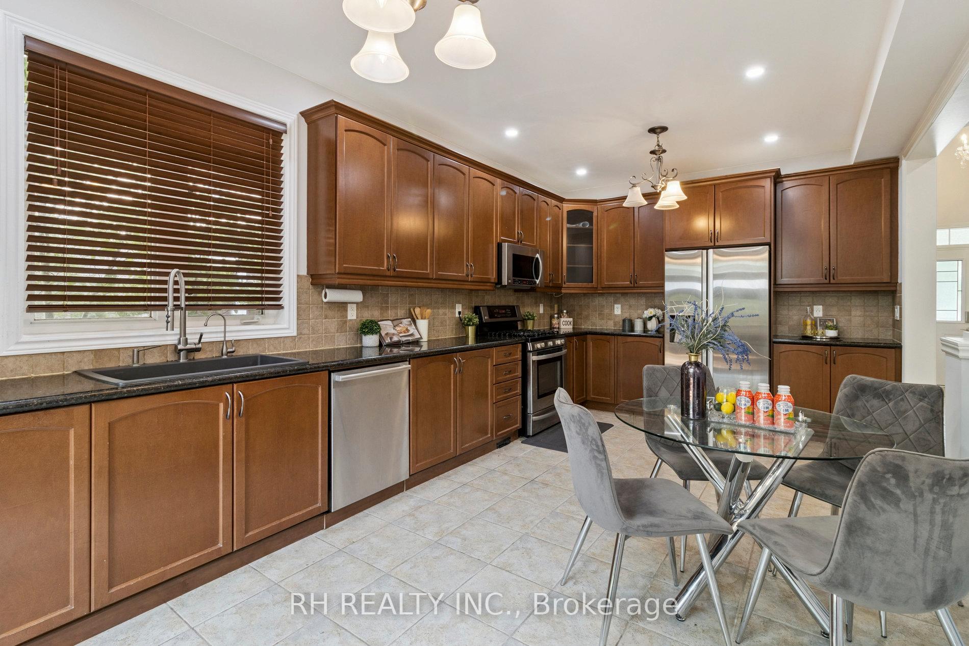 Photo 10 of 23 Filippazzo Road, Vaughan, Vellore Village — HOMEH