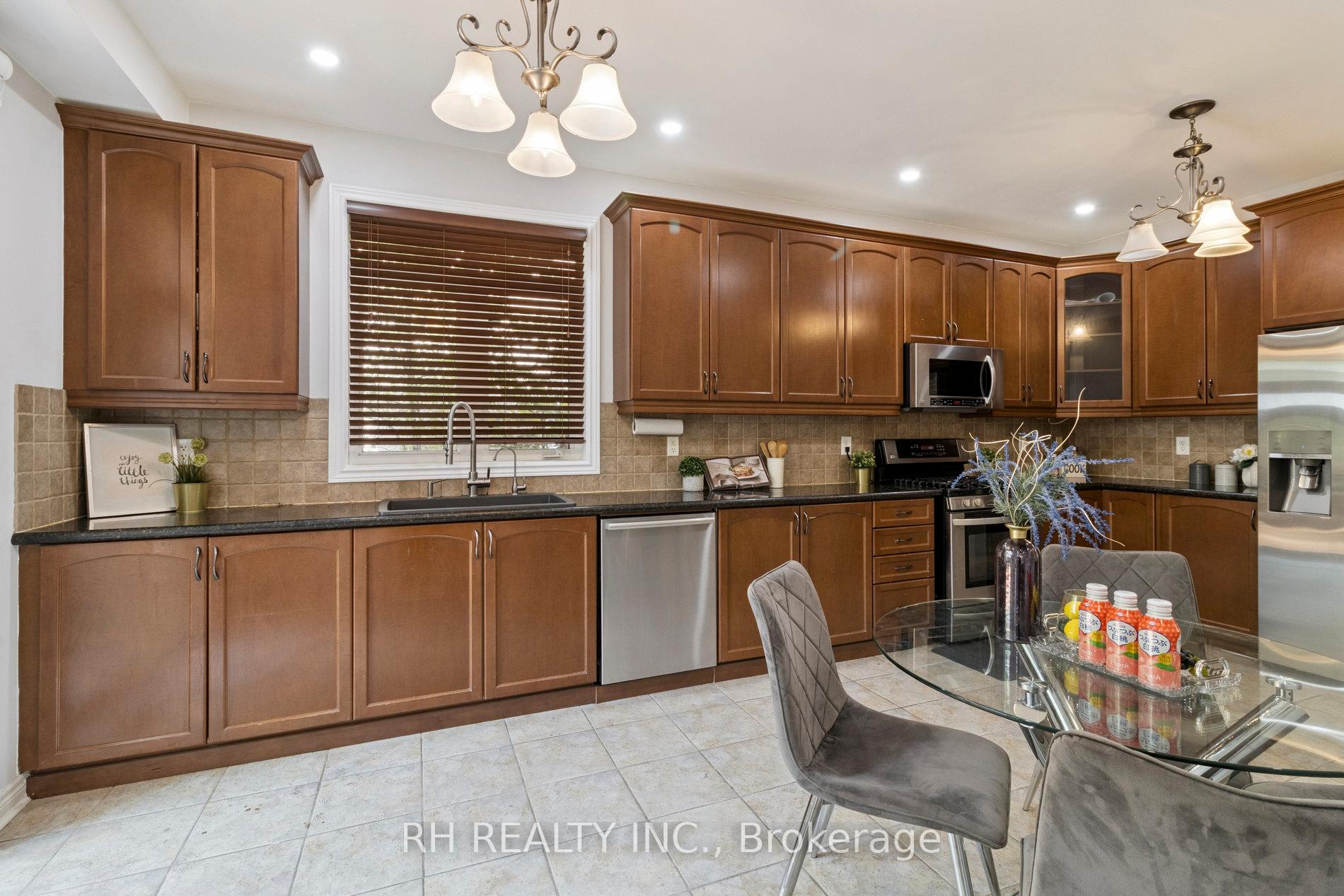 Photo 11 of 23 Filippazzo Road, Vaughan, Vellore Village — HOMEH