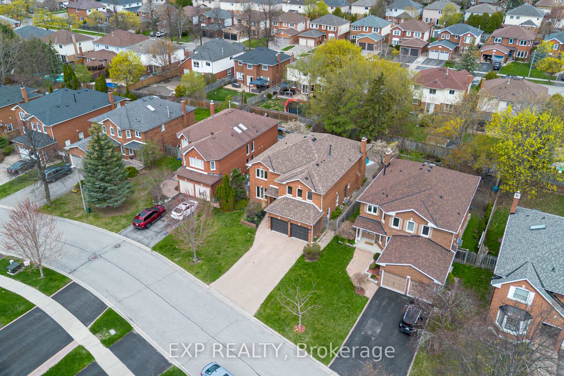 Photo 4 of 16 Jamieson Crescent, Whitby, Rolling Acres — HOMEH