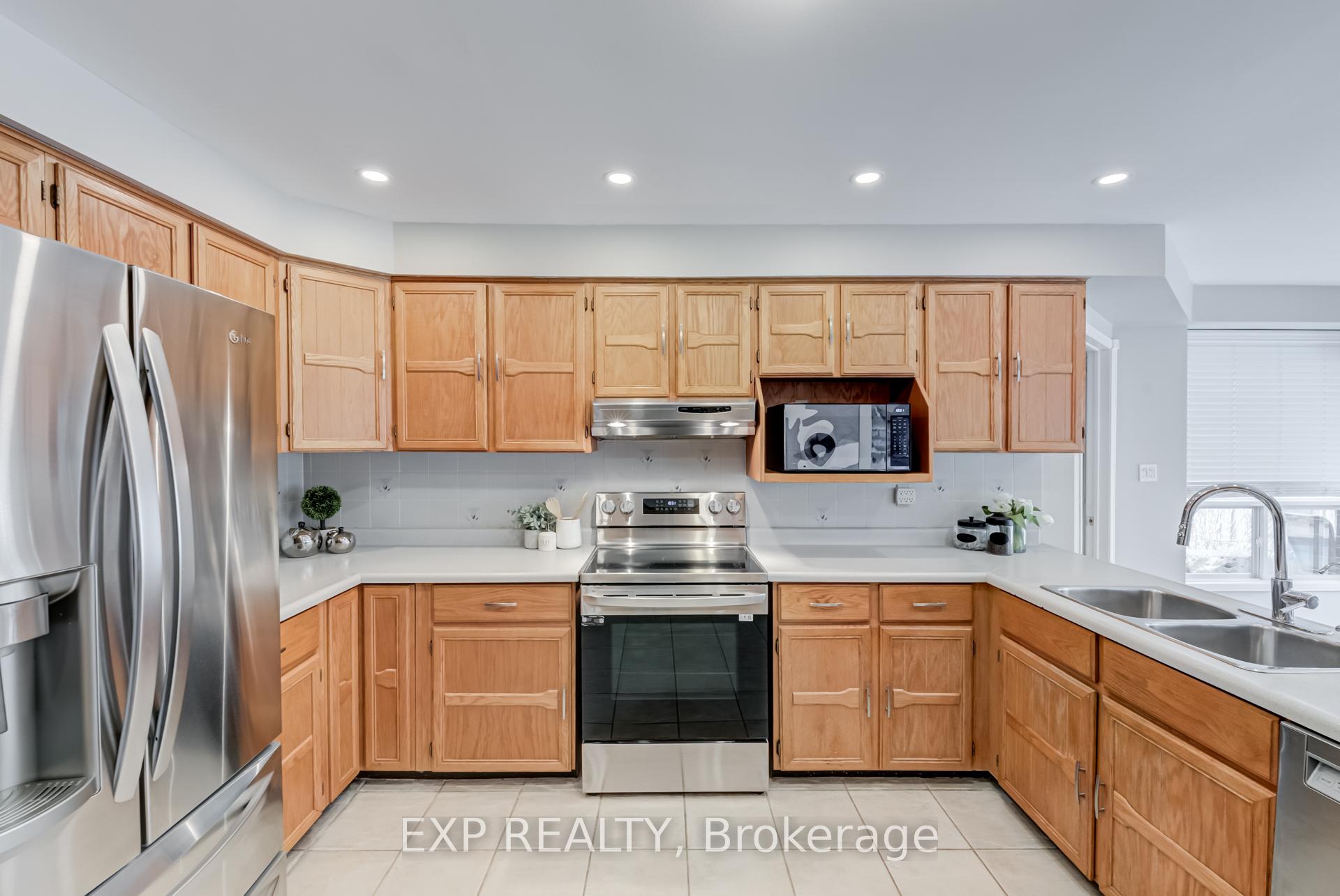 Photo 13 of 16 Jamieson Crescent, Whitby, Rolling Acres — HOMEH