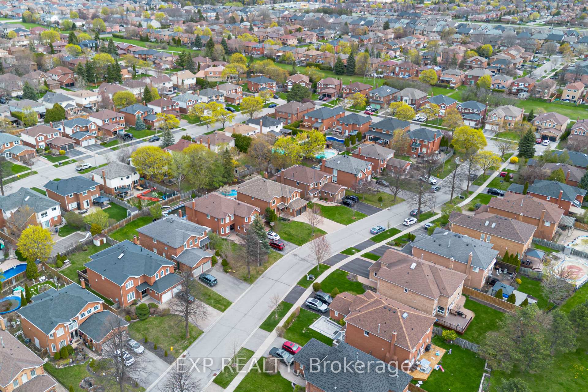 Photo 38 of 16 Jamieson Crescent, Whitby, Rolling Acres — HOMEH