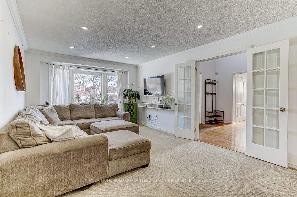 Photo 4 of 528 Mcleod Crescent, Pickering, Rosebank — HOMEH