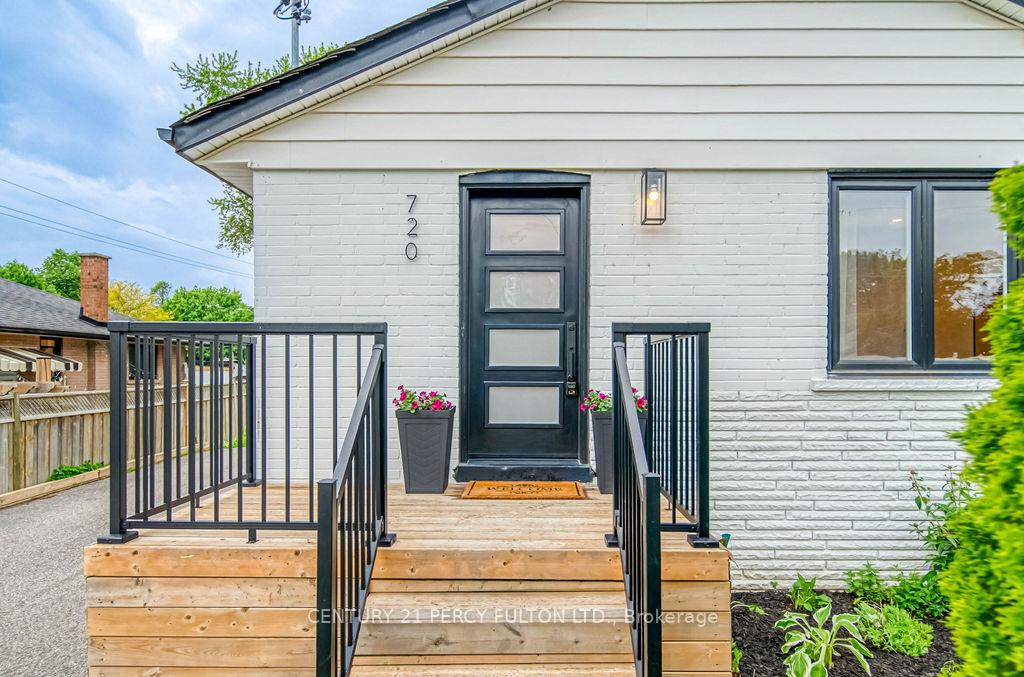 Photo 2 of 720 Gilbert Street W, Whitby, Downtown Whitby — HOMEH