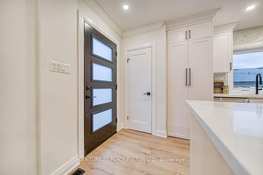 Photo 3 of 720 Gilbert Street W, Whitby, Downtown Whitby — HOMEH