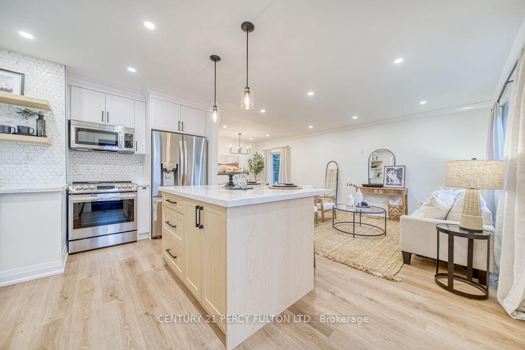 Photo 4 of 720 Gilbert Street W, Whitby, Downtown Whitby — HOMEH
