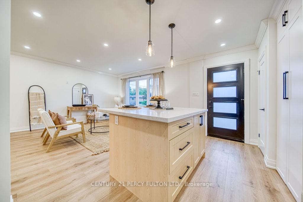 Photo 6 of 720 Gilbert Street W, Whitby, Downtown Whitby — HOMEH