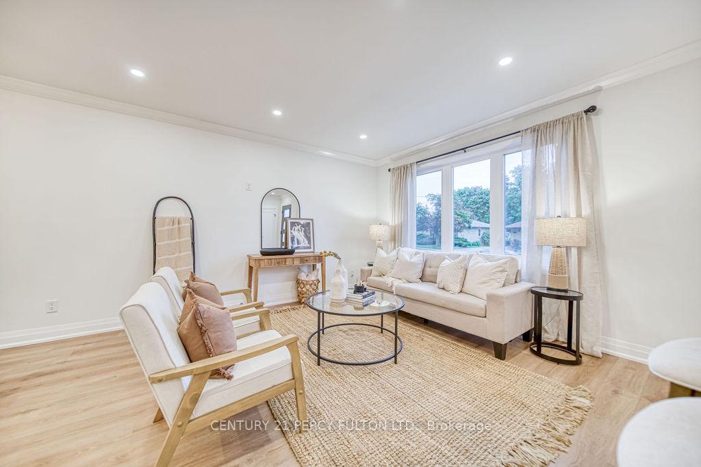 Photo 8 of 720 Gilbert Street W, Whitby, Downtown Whitby — HOMEH