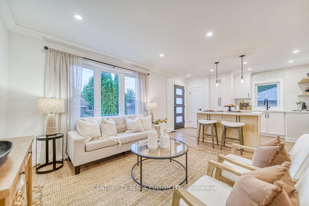 Photo 10 of 720 Gilbert Street W, Whitby, Downtown Whitby — HOMEH