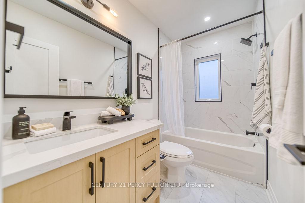 Photo 17 of 720 Gilbert Street W, Whitby, Downtown Whitby — HOMEH