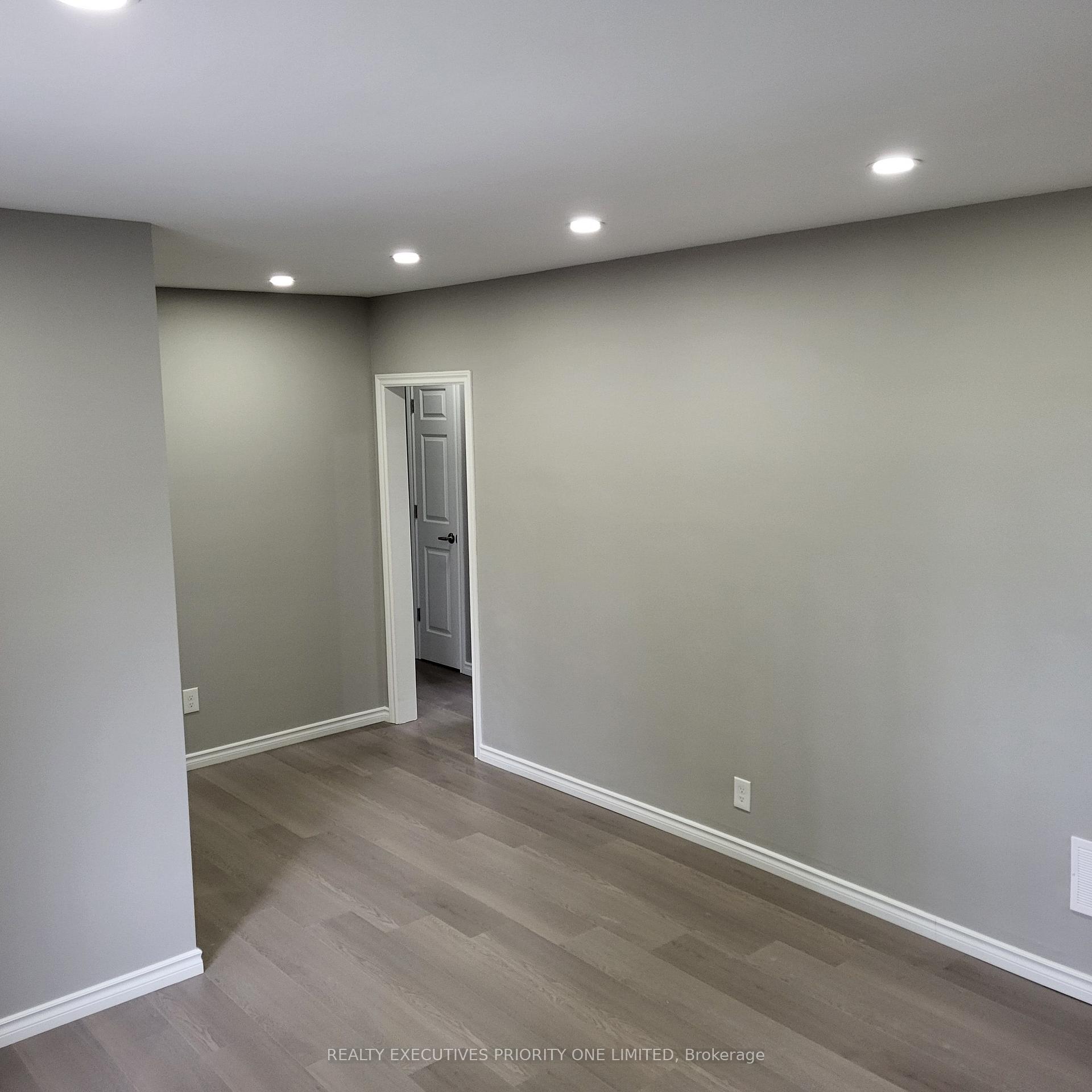 Photo 4 of 53 Crestwood Road, Vaughan, Crestwood-Springfarm-Yorkhill — HOMEH