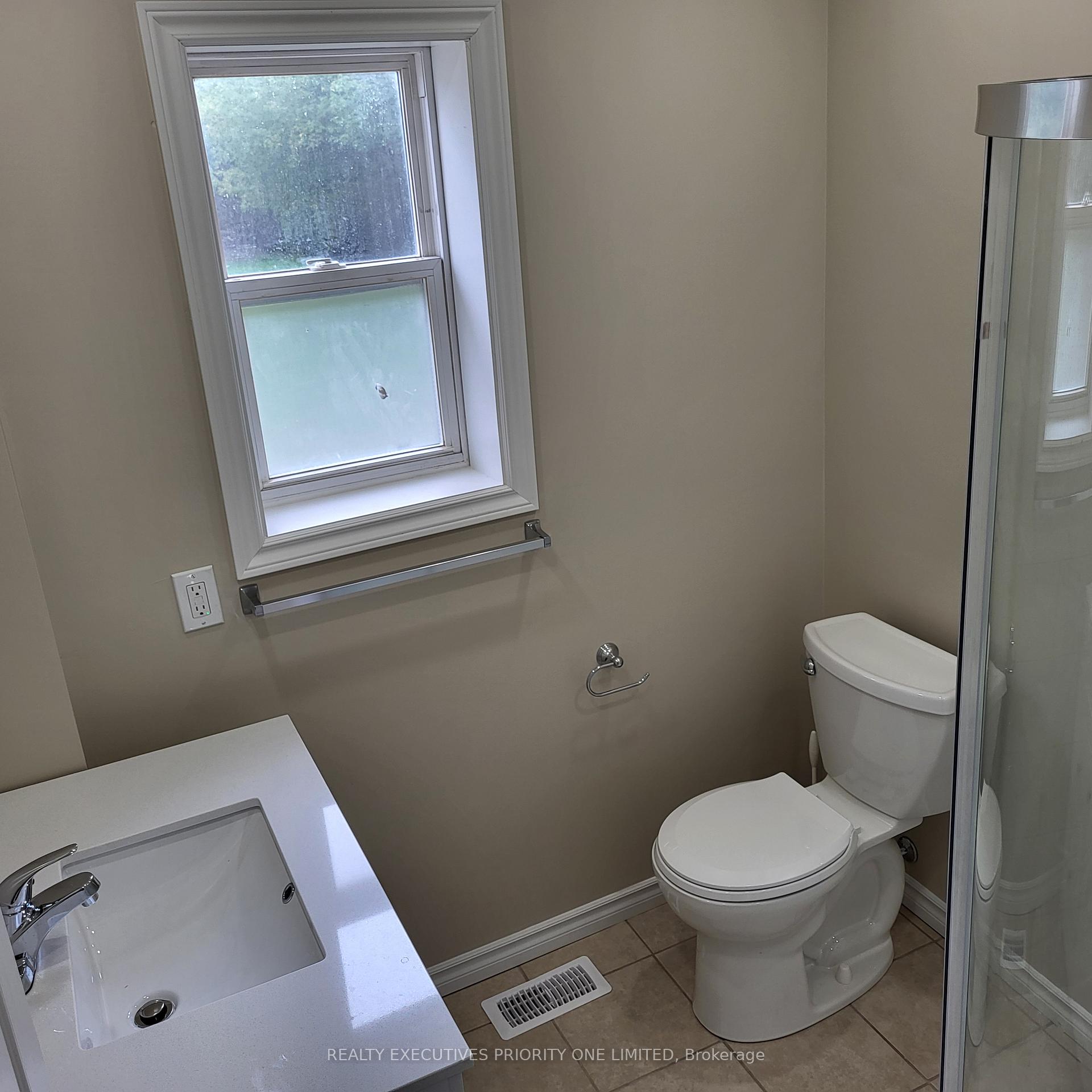 Photo 5 of 53 Crestwood Road, Vaughan, Crestwood-Springfarm-Yorkhill — HOMEH