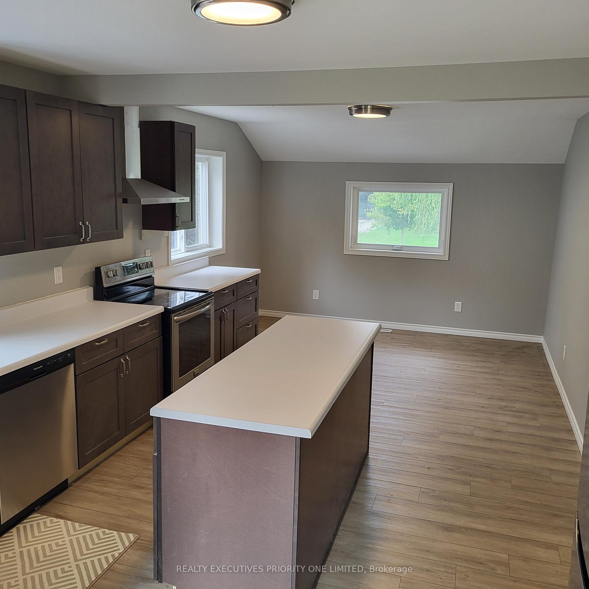 Photo 12 of 53 Crestwood Road, Vaughan, Crestwood-Springfarm-Yorkhill — HOMEH