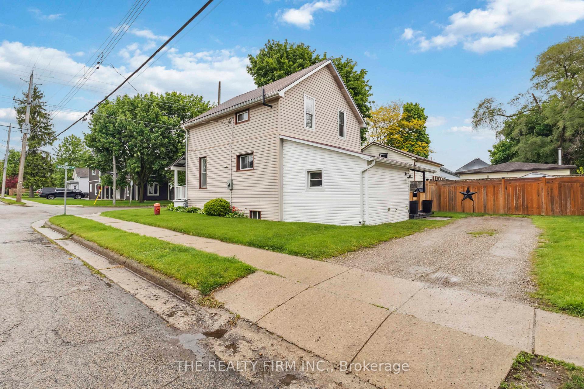Photo 5 of 36 Walnut Street W, Aylmer — HOMEH