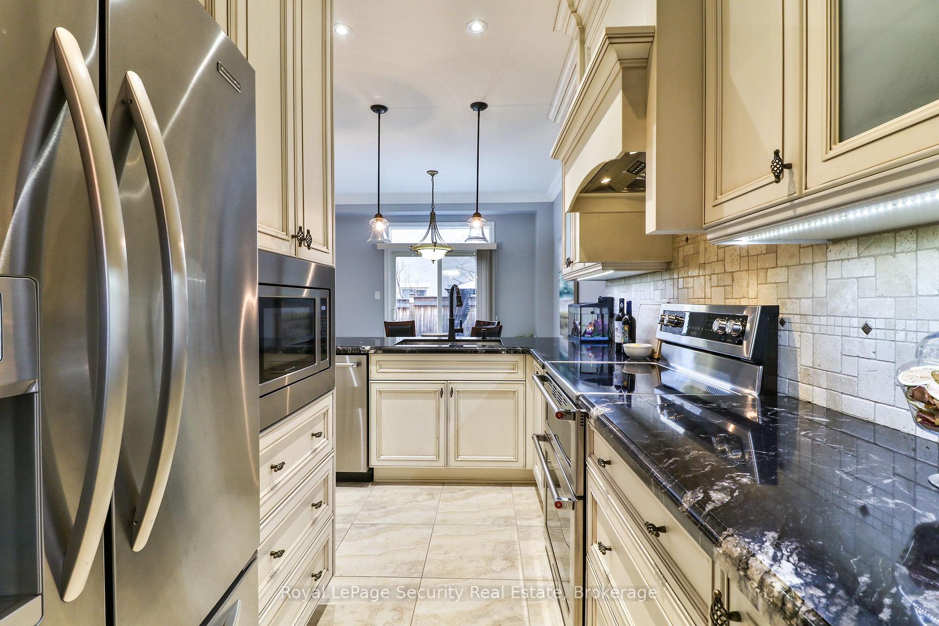 Photo 11 of 20 Vellore Avenue, Vaughan, Vellore Village — HOMEH