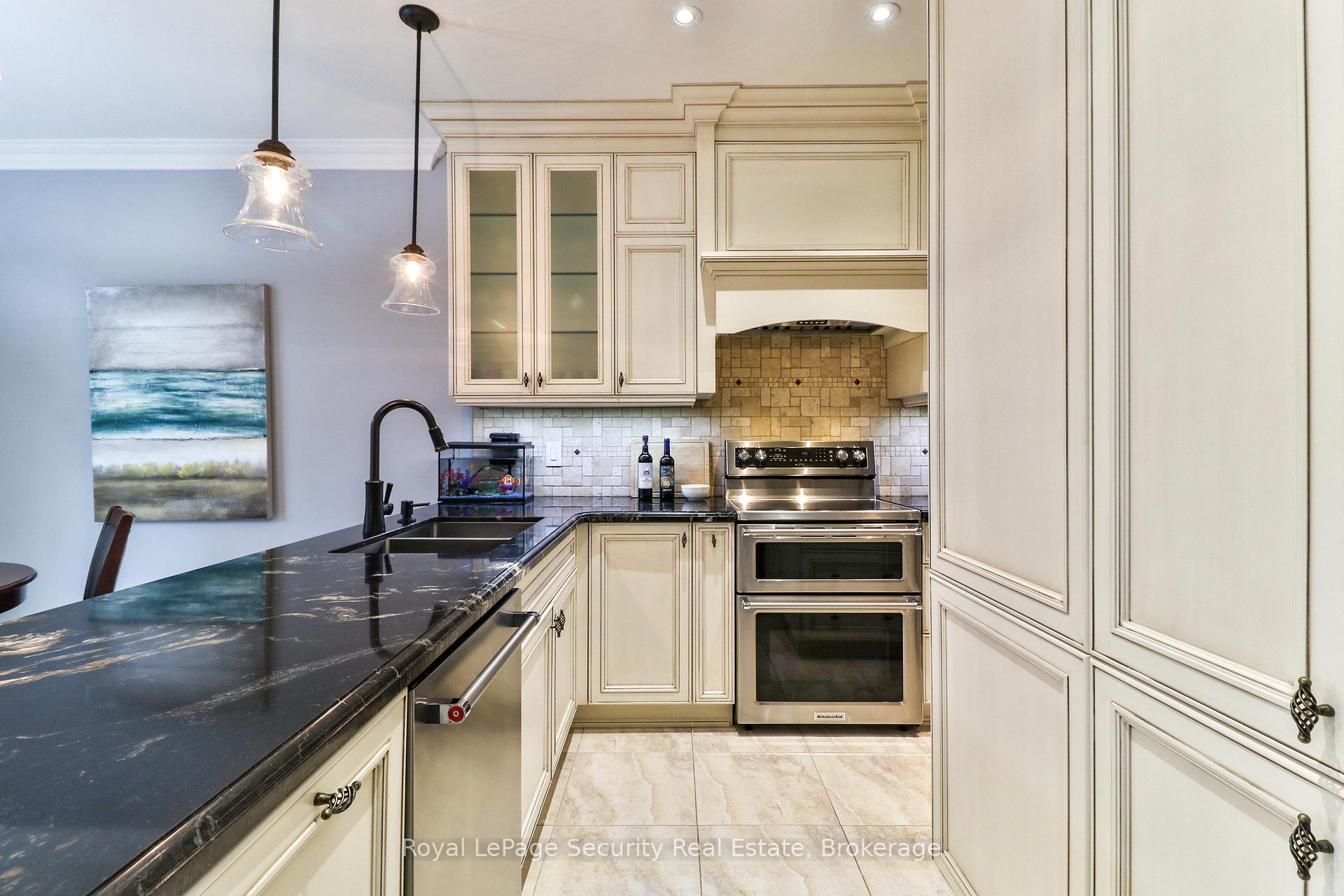 Photo 13 of 20 Vellore Avenue, Vaughan, Vellore Village — HOMEH