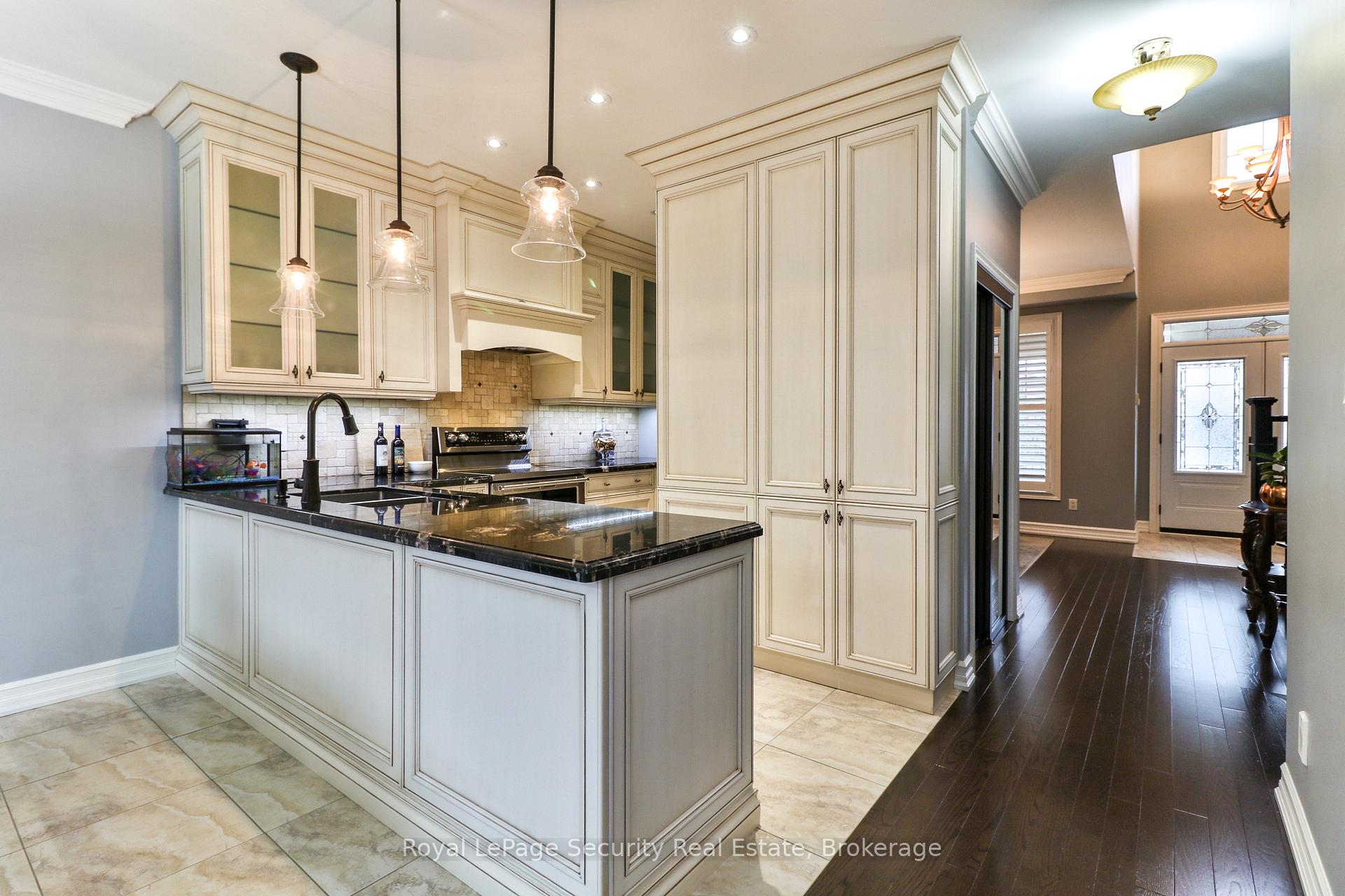 Photo 14 of 20 Vellore Avenue, Vaughan, Vellore Village — HOMEH