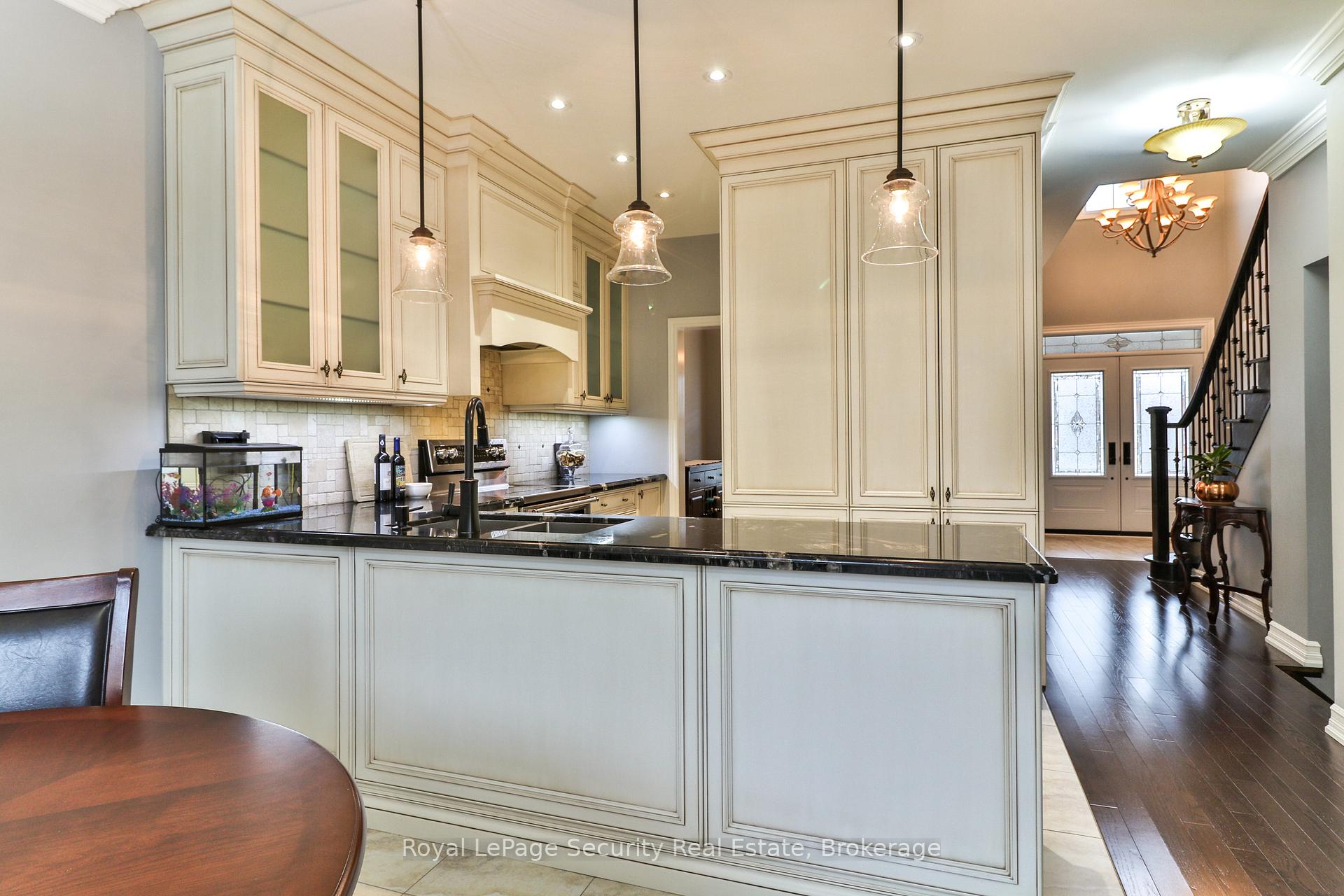 Photo 15 of 20 Vellore Avenue, Vaughan, Vellore Village — HOMEH