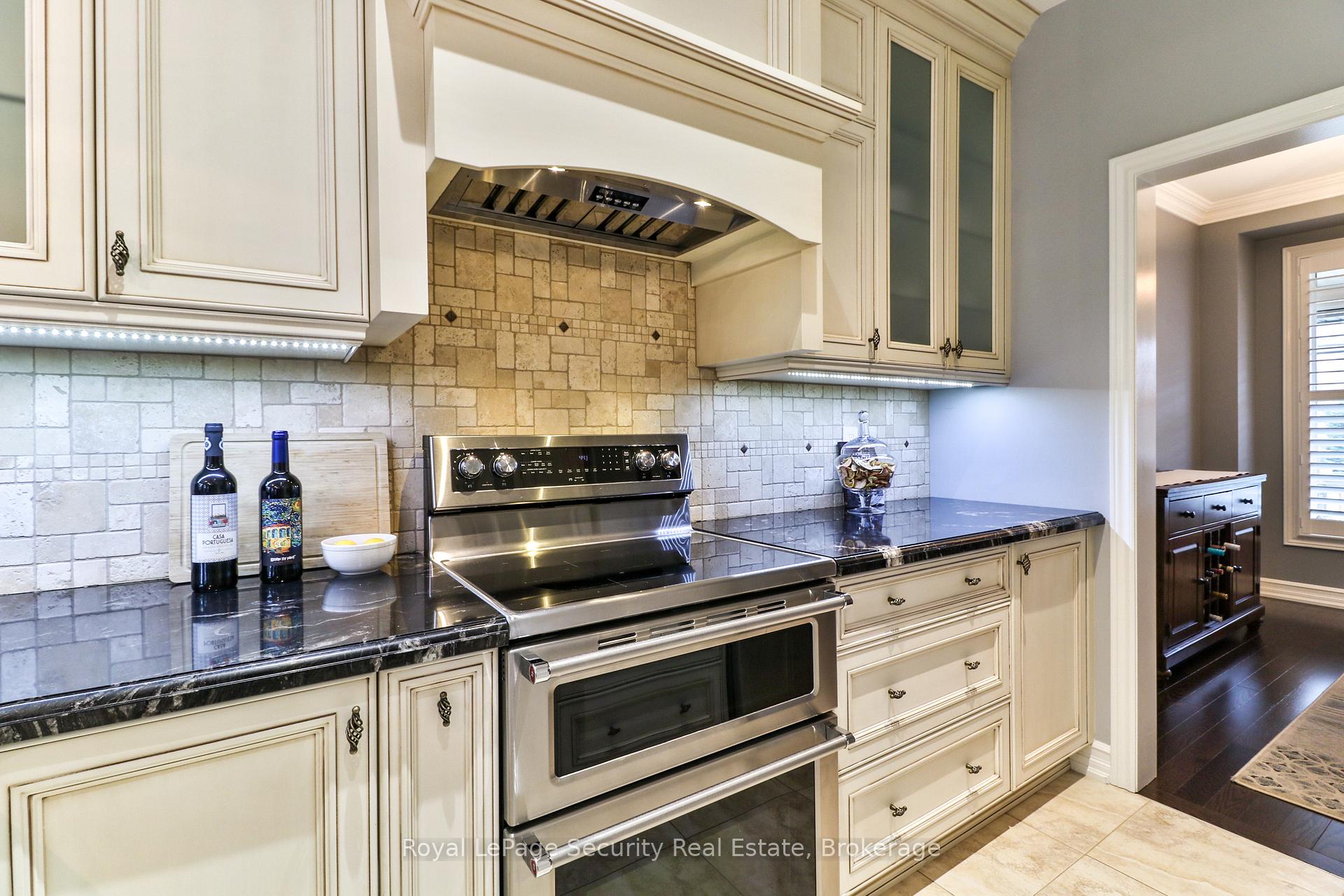Photo 16 of 20 Vellore Avenue, Vaughan, Vellore Village — HOMEH
