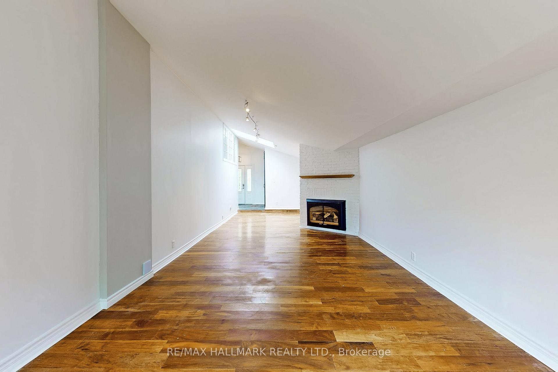 Photo 5 of 3 Corbett Crescent, Aurora, Aurora Highlands — HOMEH