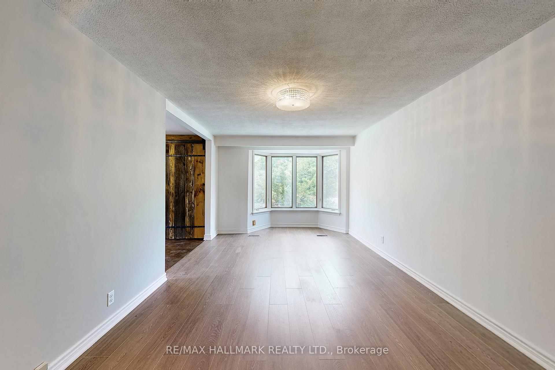 Photo 12 of 3 Corbett Crescent, Aurora, Aurora Highlands — HOMEH