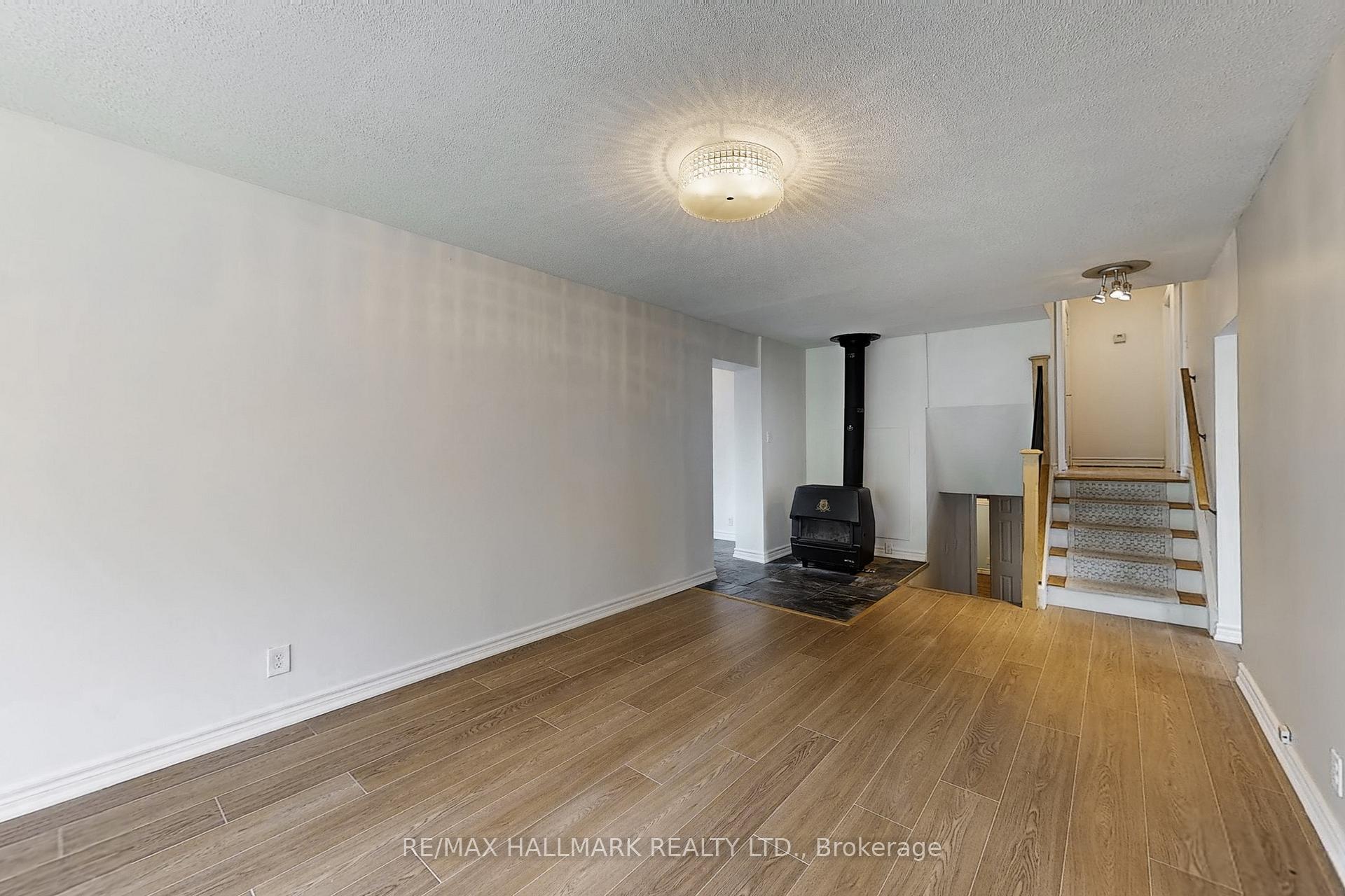 Photo 13 of 3 Corbett Crescent, Aurora, Aurora Highlands — HOMEH