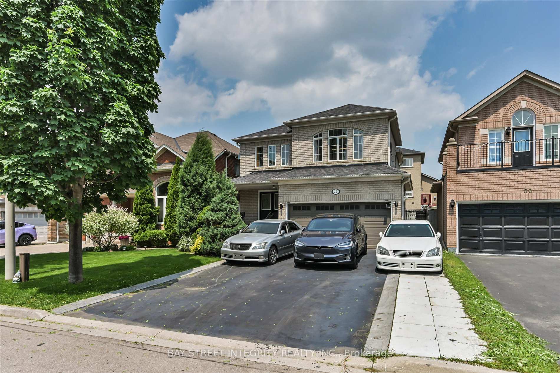 Front of 32 Sail Crescent