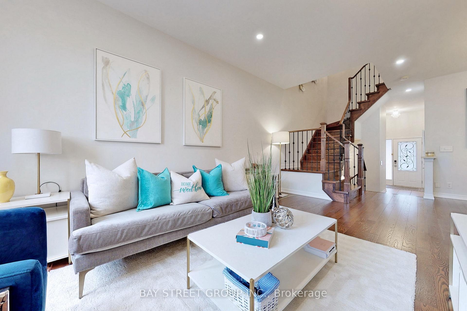 Photo 5 of 4 Elihof Drive, Vaughan, Patterson — HOMEH