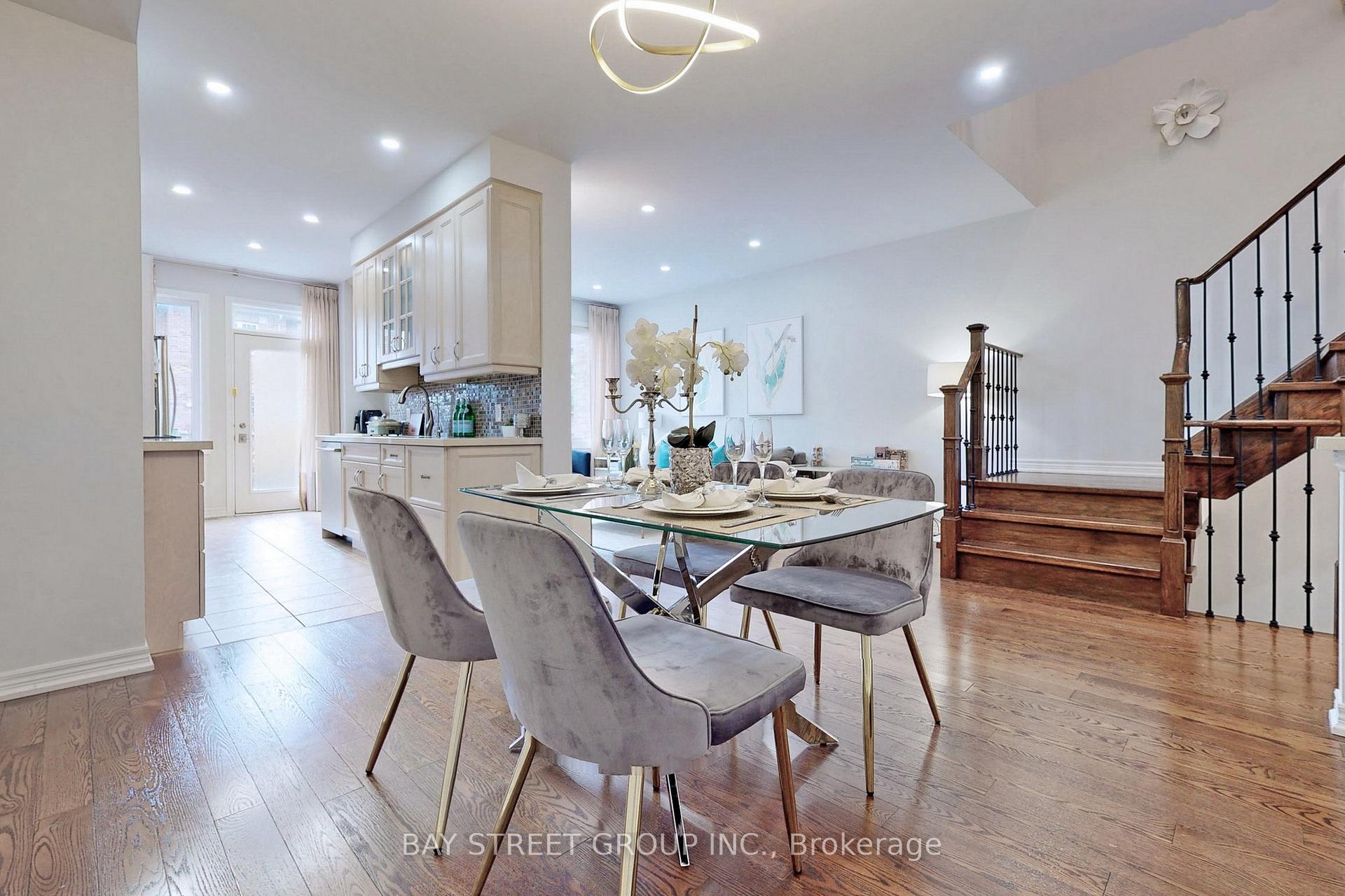 Photo 8 of 4 Elihof Drive, Vaughan, Patterson — HOMEH