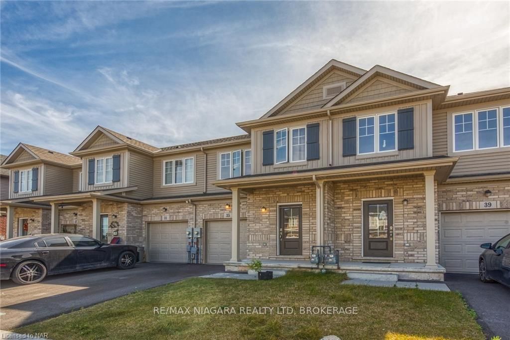 Photo 3 of 35 Sycamore Street, Welland, West Welland — HOMEH