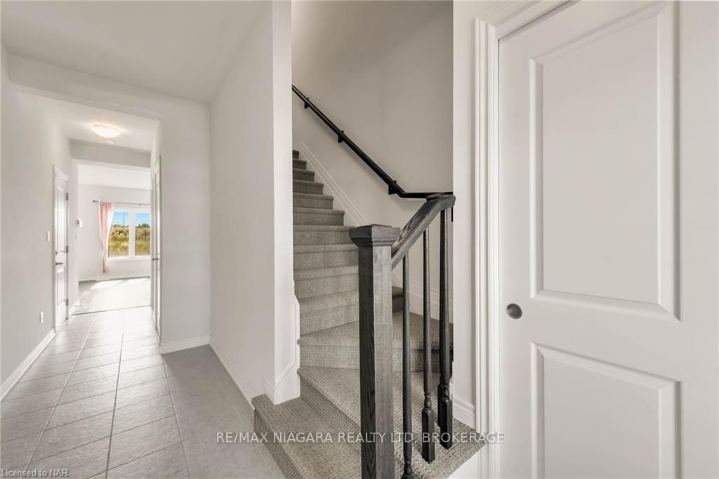 Photo 4 of 35 Sycamore Street, Welland, West Welland — HOMEH