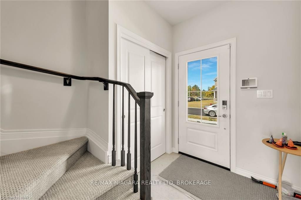 Photo 5 of 35 Sycamore Street, Welland, West Welland — HOMEH