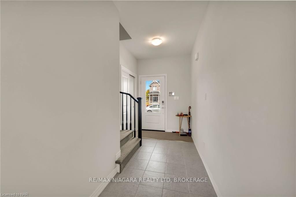 Photo 6 of 35 Sycamore Street, Welland, West Welland — HOMEH