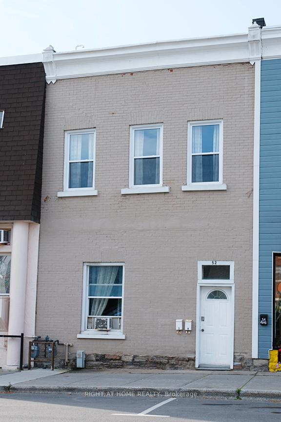 Front of 52 Madawaska Street