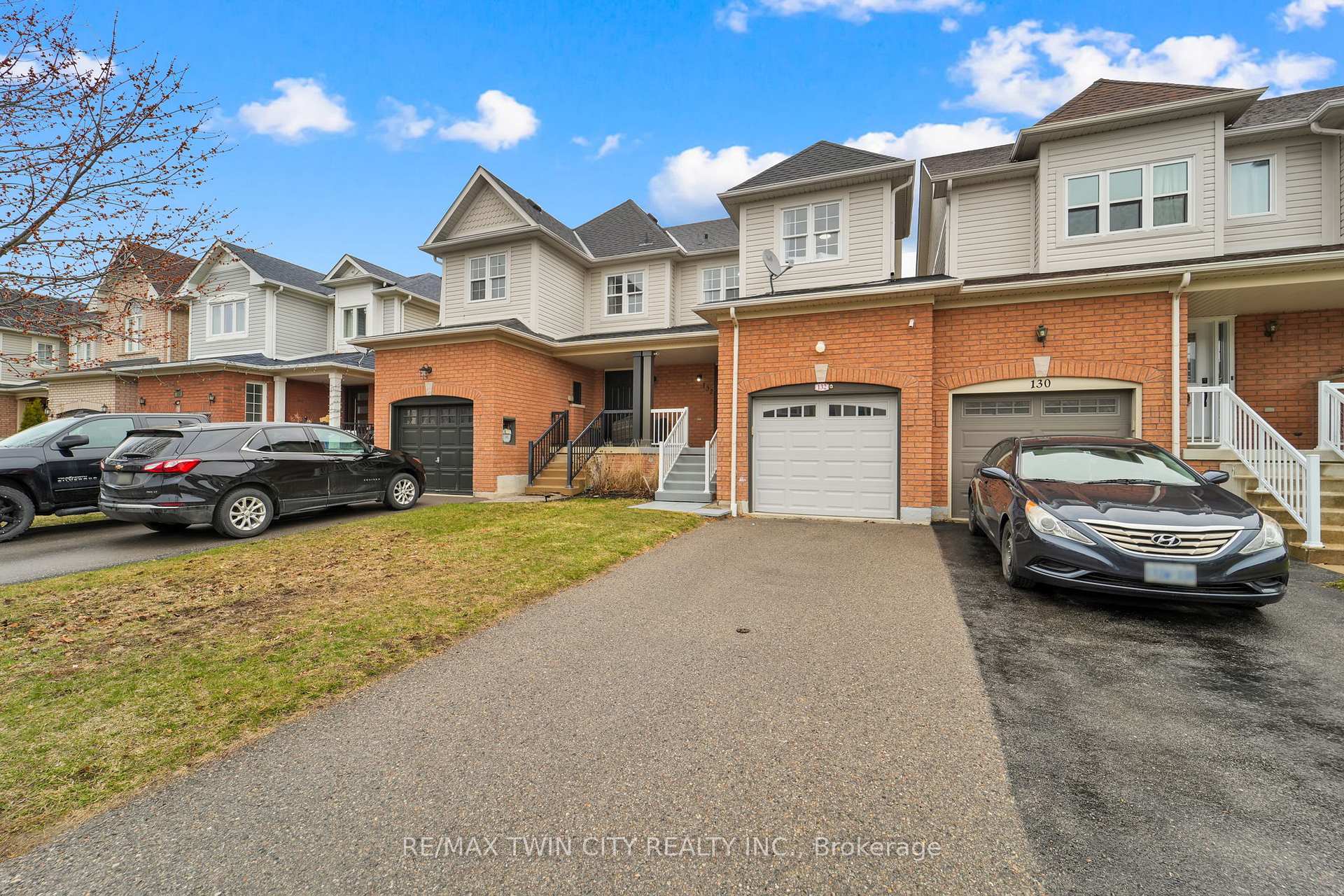 Photo 1 of 132 Kirkland Place, Whitby, Williamsburg — HOMEH
