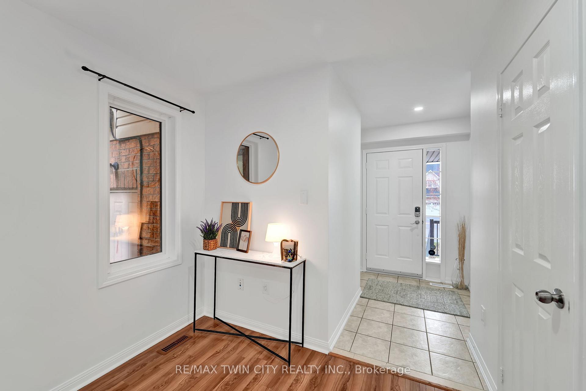 Photo 4 of 132 Kirkland Place, Whitby, Williamsburg — HOMEH