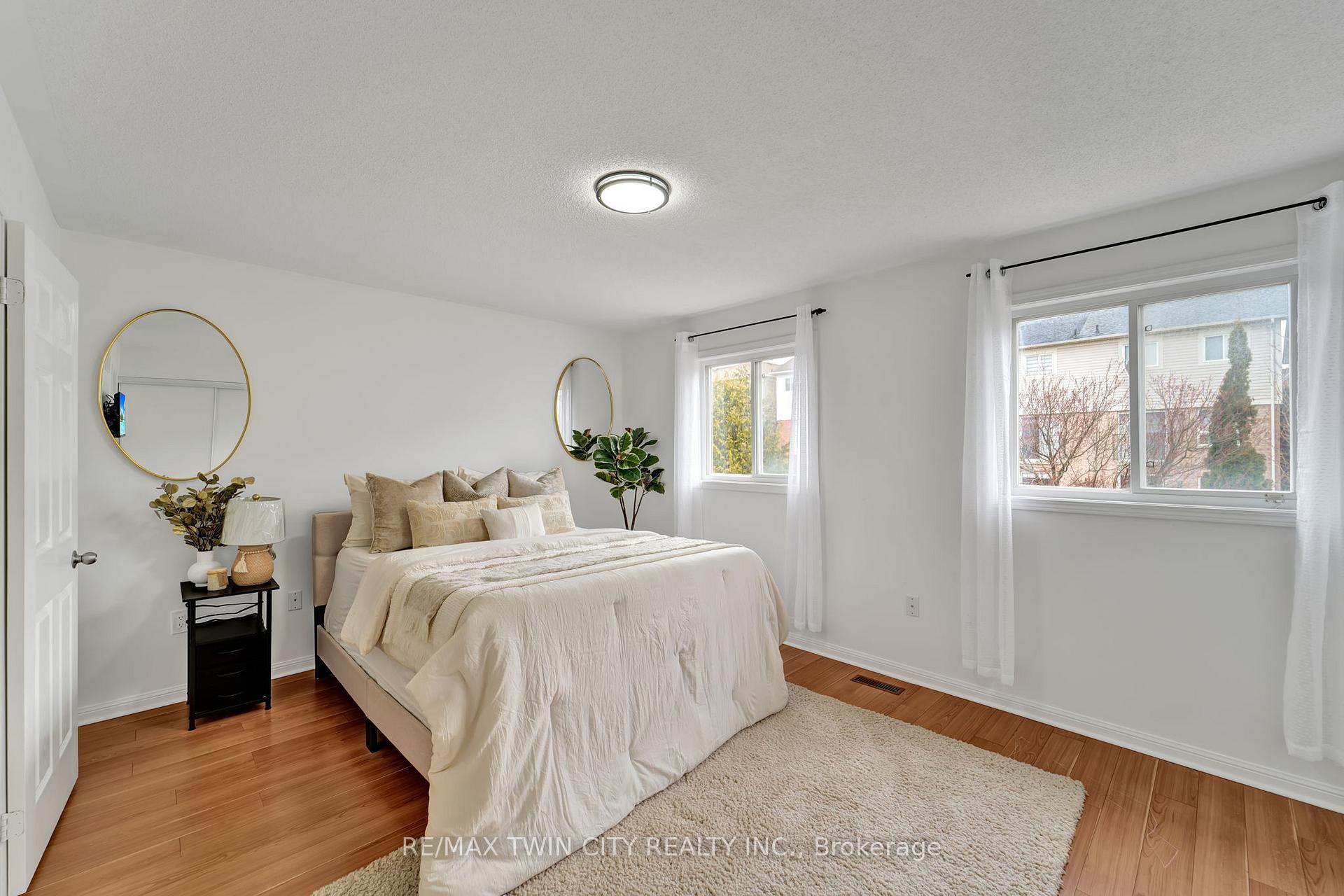 Photo 15 of 132 Kirkland Place, Whitby, Williamsburg — HOMEH