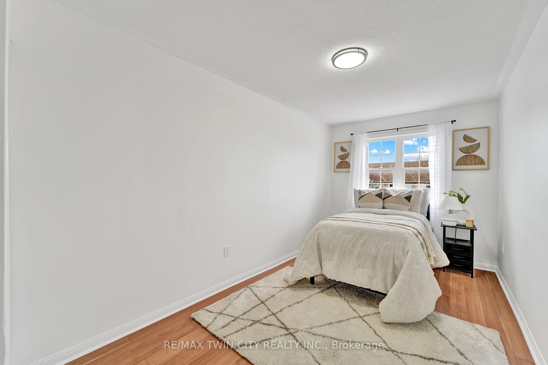 Photo 16 of 132 Kirkland Place, Whitby, Williamsburg — HOMEH