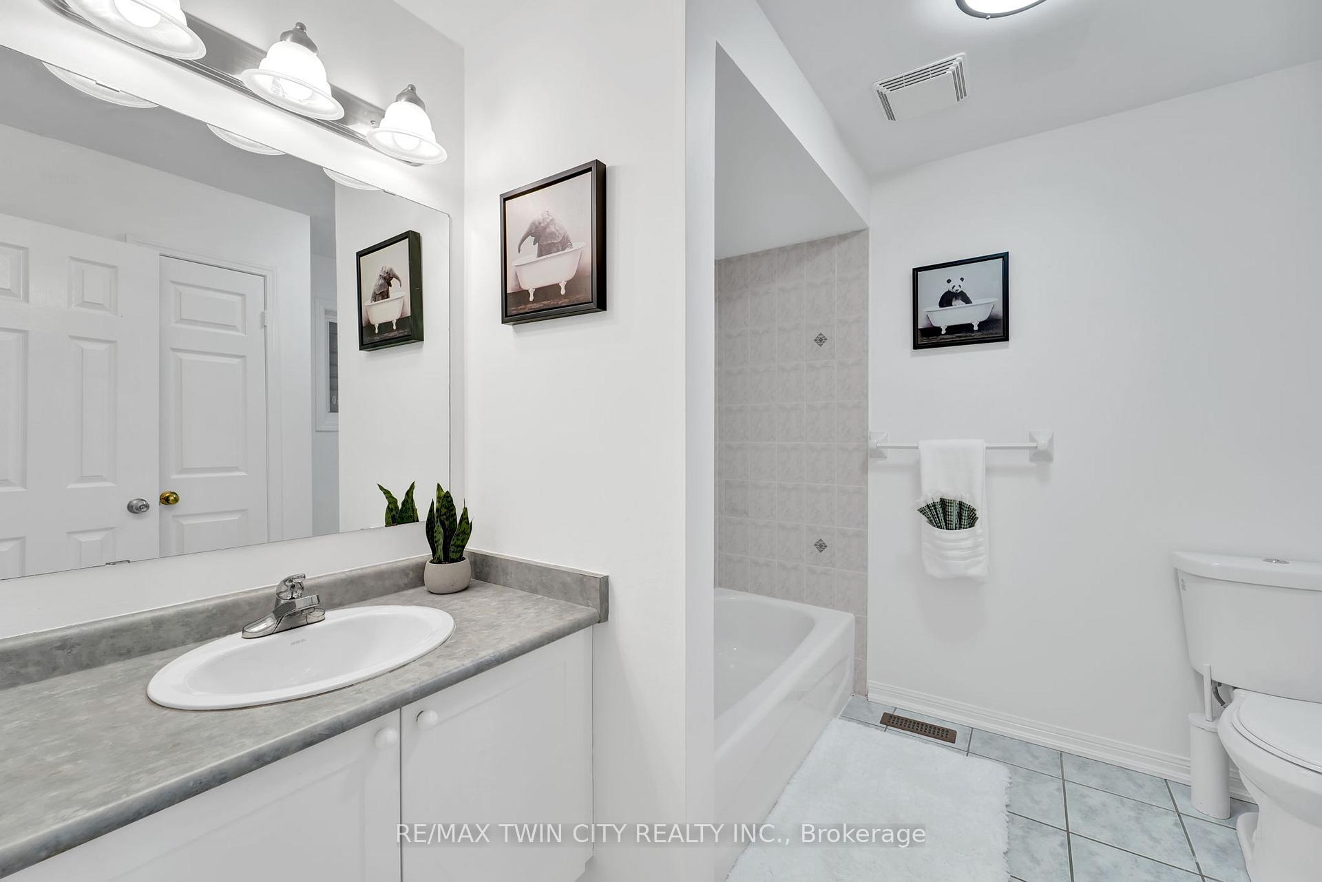 Photo 17 of 132 Kirkland Place, Whitby, Williamsburg — HOMEH