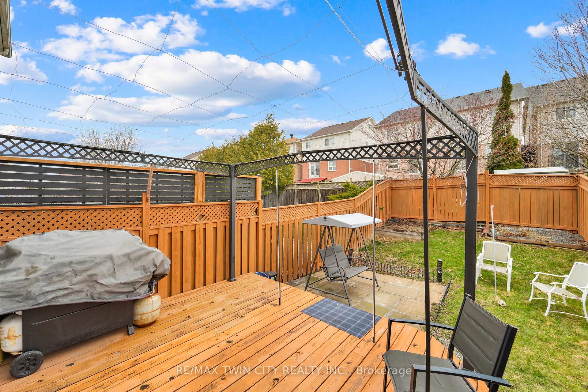 Photo 21 of 132 Kirkland Place, Whitby, Williamsburg — HOMEH
