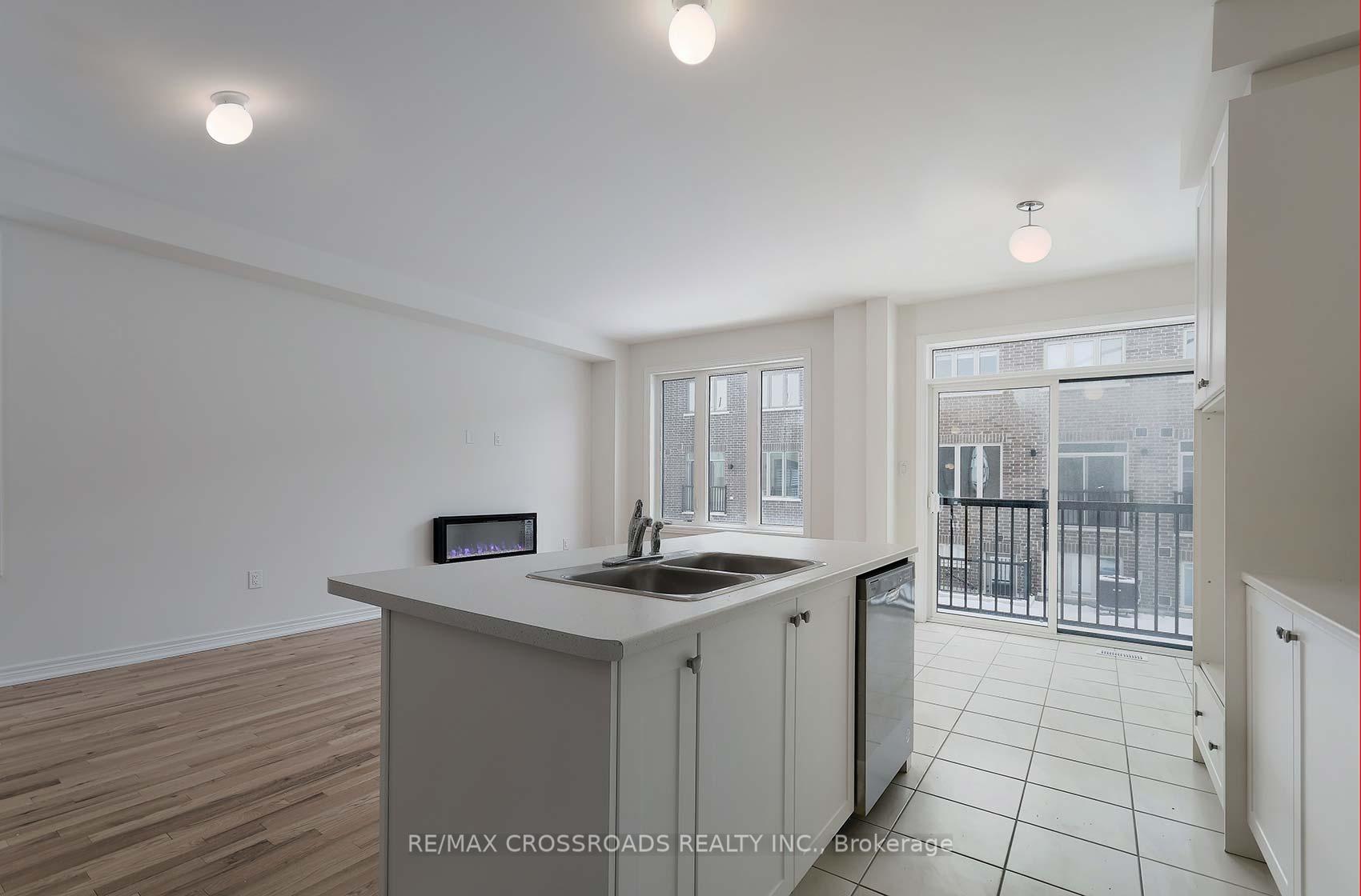 Photo 10 of 75 Kinloss Street, Vaughan, Kleinburg — HOMEH