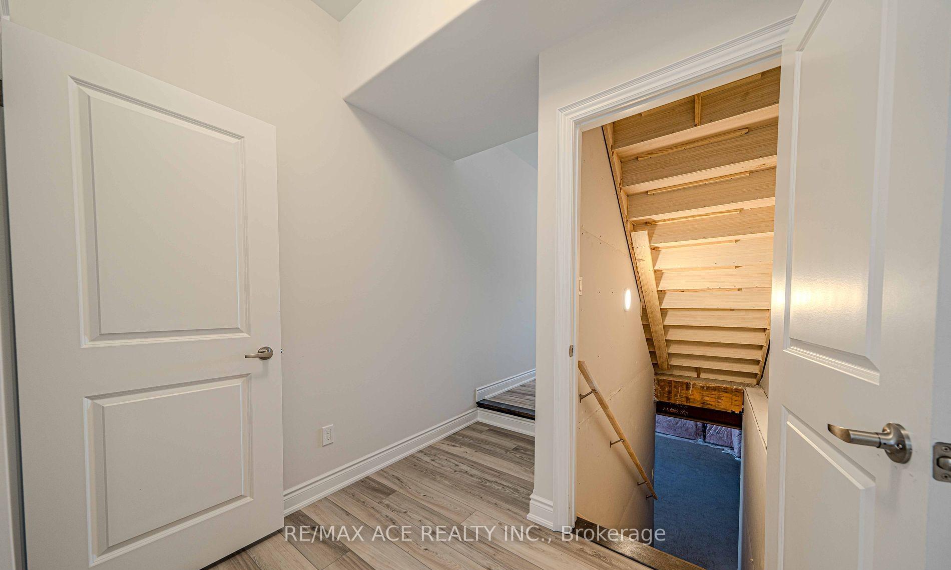 Photo 6 of 350 Cullen Trail, Peterborough, Northcrest Ward 5 — HOMEH